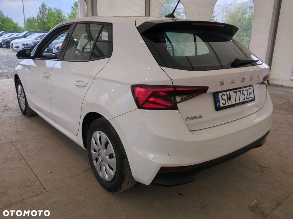 Skoda Fabia 1.0 Essence - 3