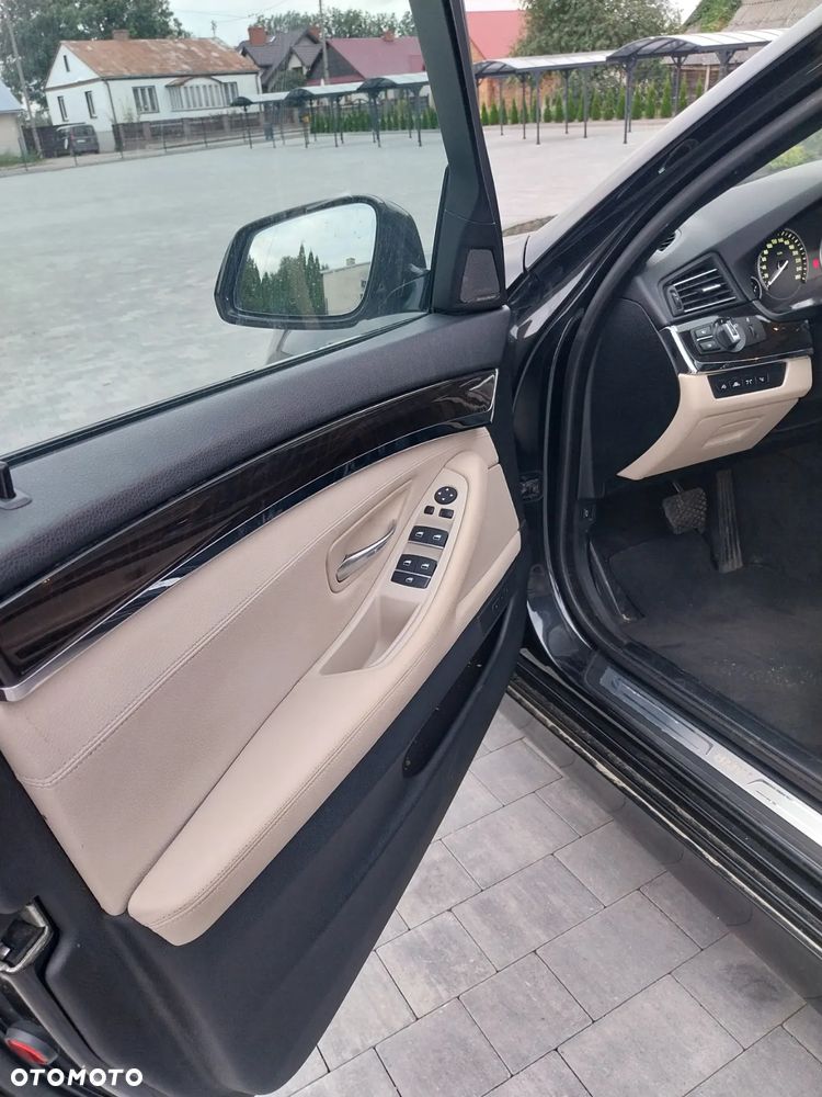 BMW Seria 5 525d Touring Luxury Line - 10