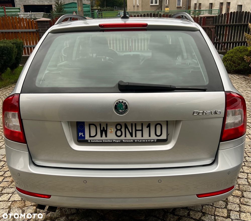 Skoda Octavia Combi 2.0 TDI DPF Elegance - 5