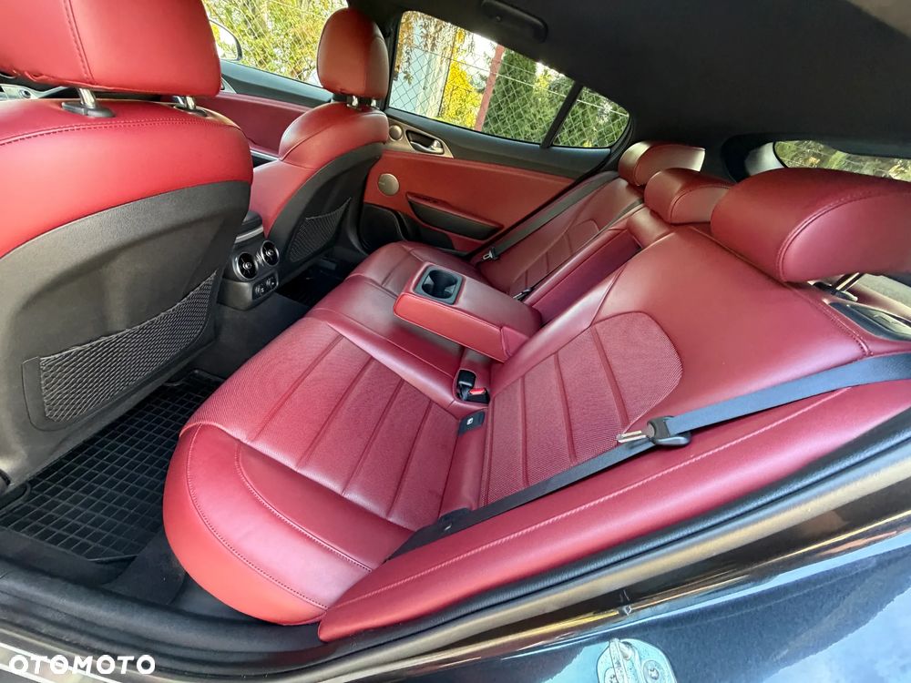 Kia Stinger 3.3 T-GDI V6 GT AWD - 34
