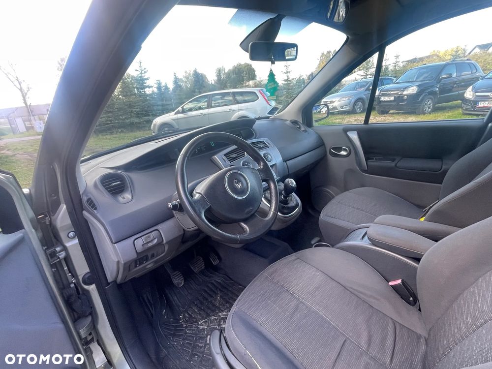 Renault Scenic 1.5 dCi Emotion - 9