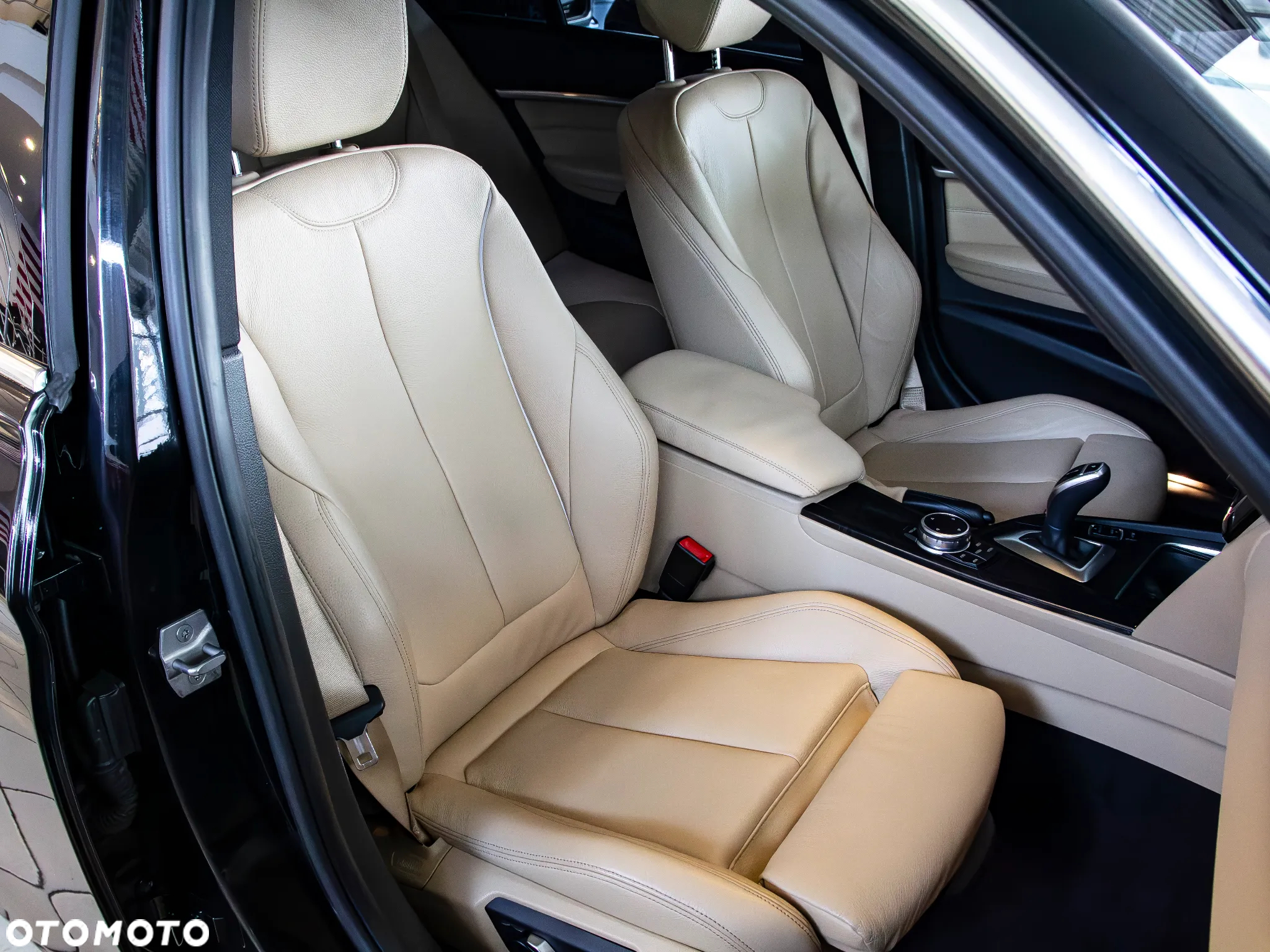 BMW Seria 3 330i GPF xDrive - 17
