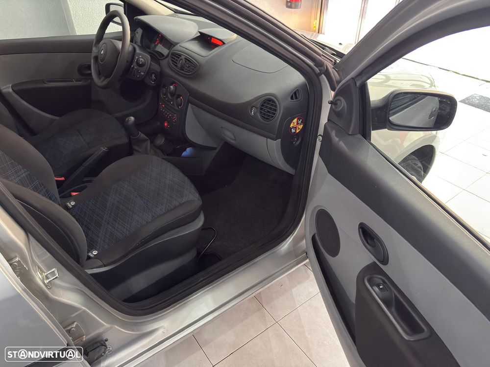 Renault Clio 1.2 16V Confort - 23