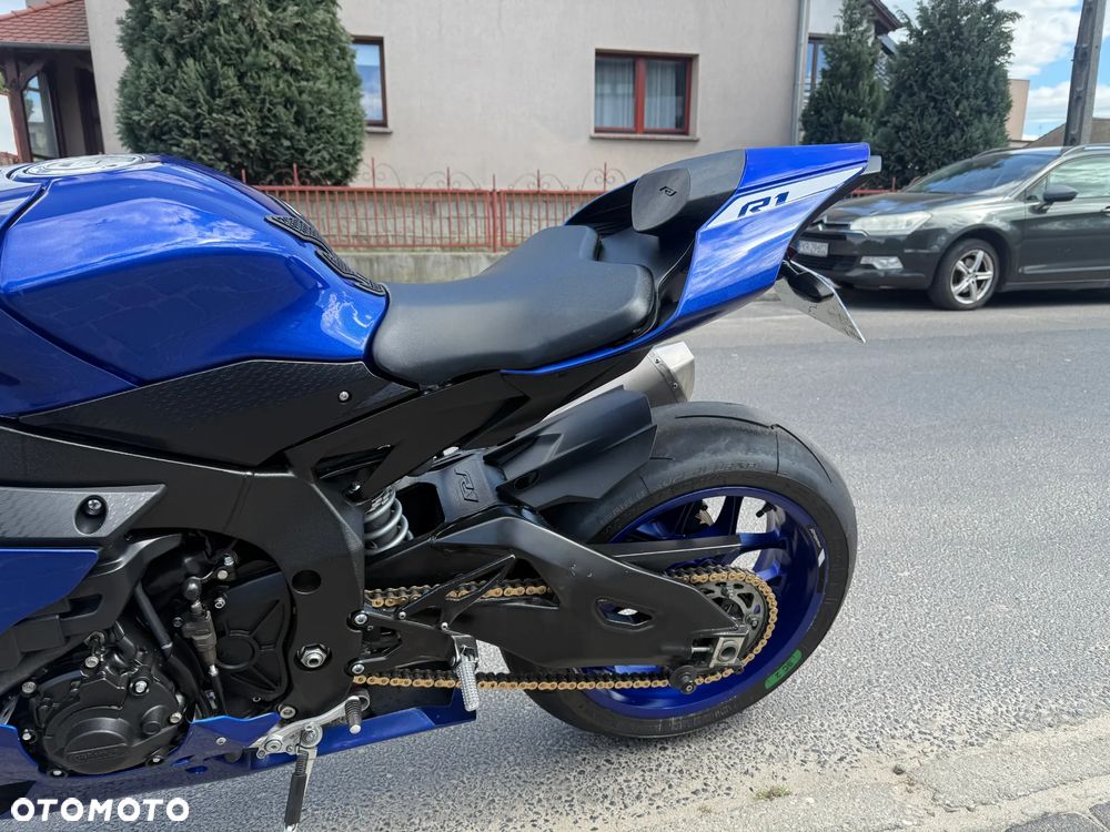 Yamaha R1 - 33
