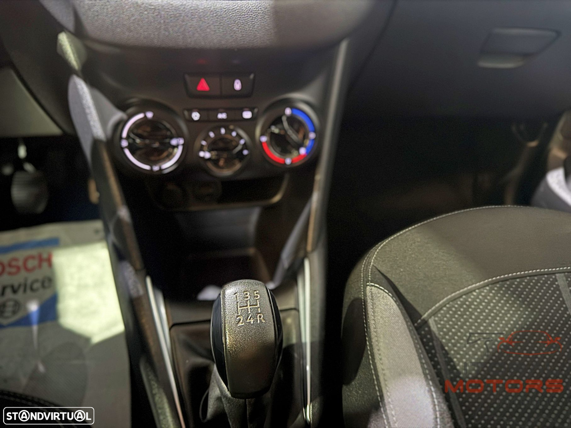Peugeot 208 1.2 VTi SE Style - 27