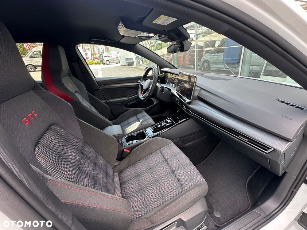 Volkswagen Golf - 11