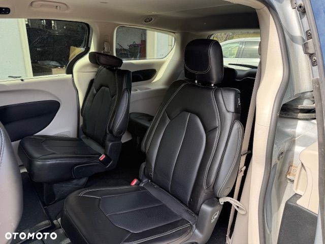 Chrysler Pacifica - 13