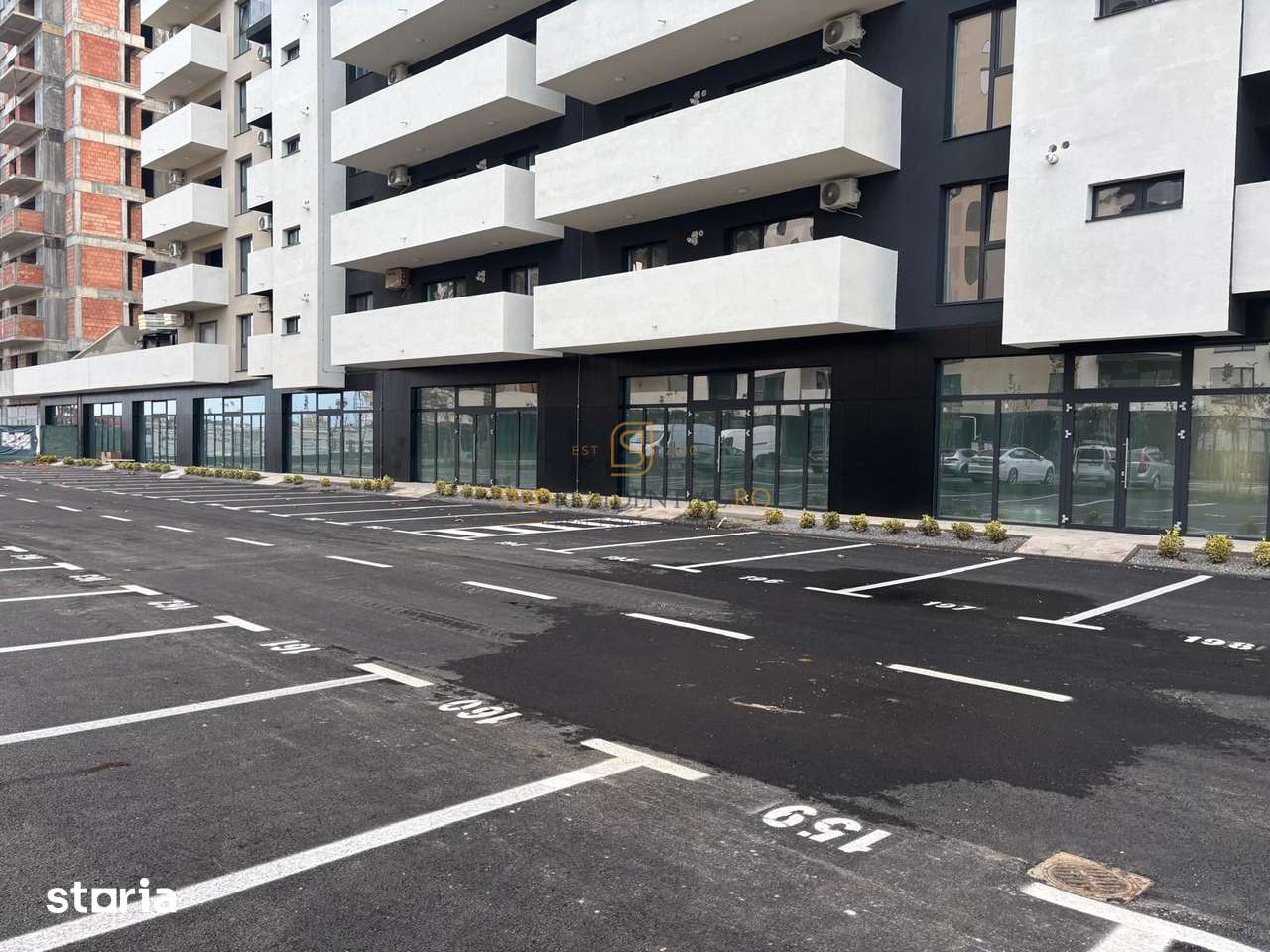 Spatiu comercial excelent, 142 mp, vitrina ampla, locuri de parcare - Imagine principală: 2/12