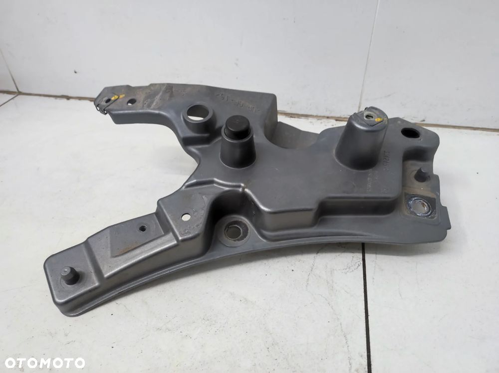 WSPORNIK MOCOWANIE UCHWYT BŁOTNIKA PRAWY PRZÓD VOLVO XC60 II 2 - 2