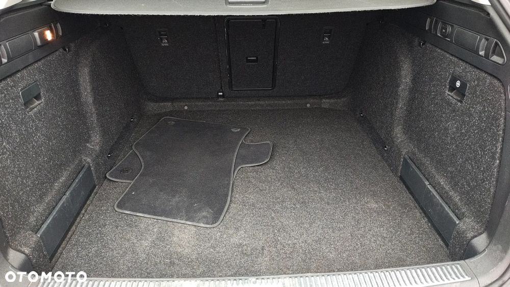 Skoda Superb 2.0 TDI Premium Edition - 40