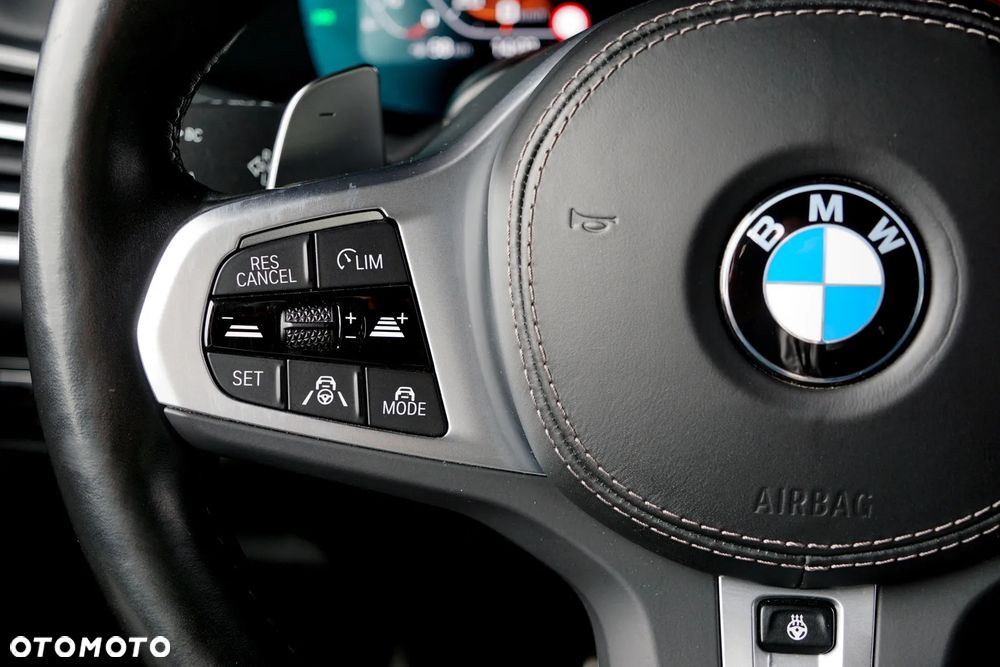 BMW X5 M M50i - 33