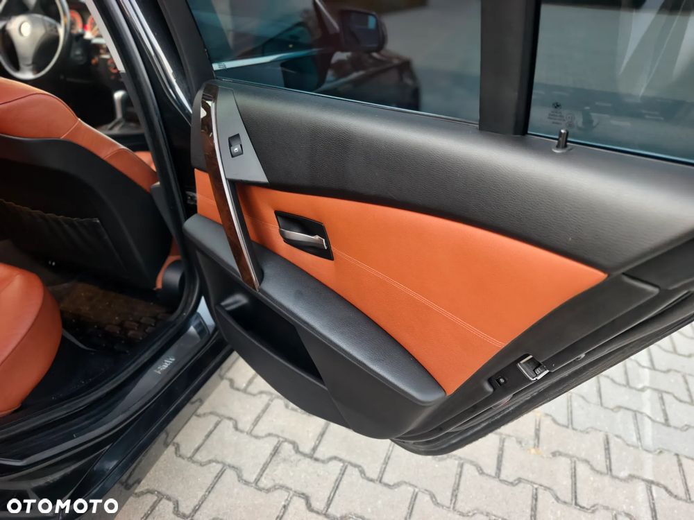 BMW Seria 5 525i Touring - 20