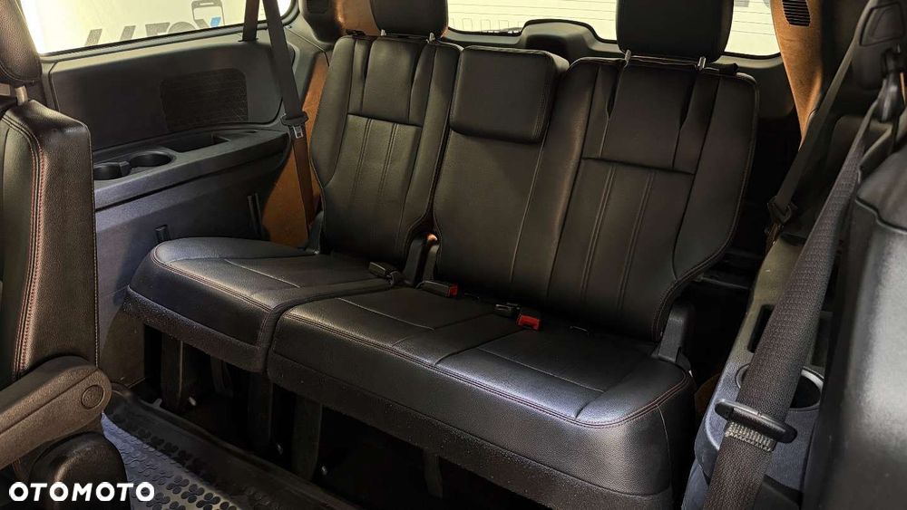 Dodge Grand Caravan - 36