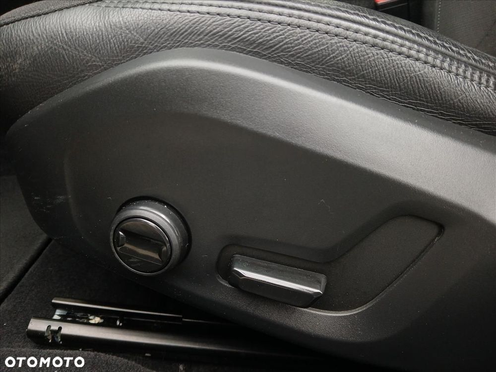Volvo V60 D3 Momentum Pro - 25