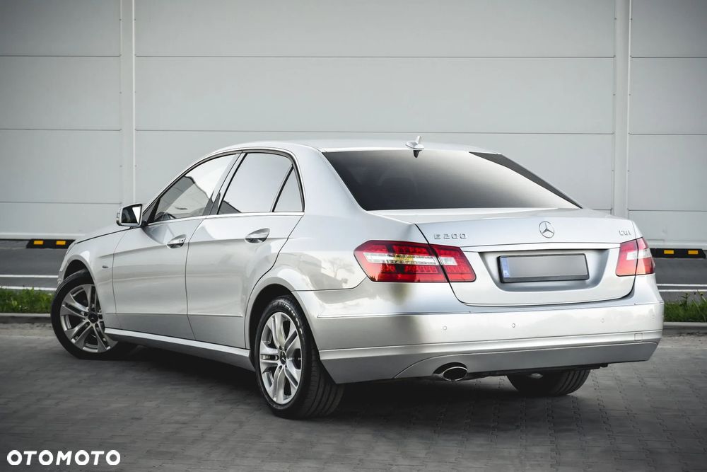 Mercedes-Benz Klasa E 200 CGI BlueEFFICIENCY 7G-TRONIC Avantgarde - 4