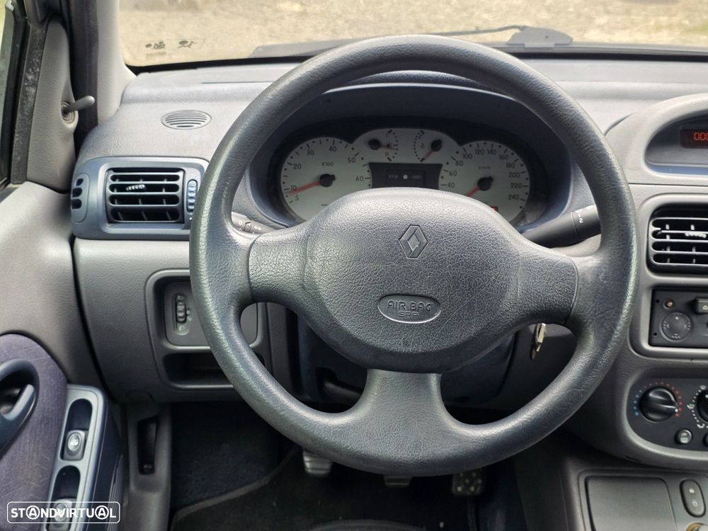 Renault Clio 1.2 Expression - 11