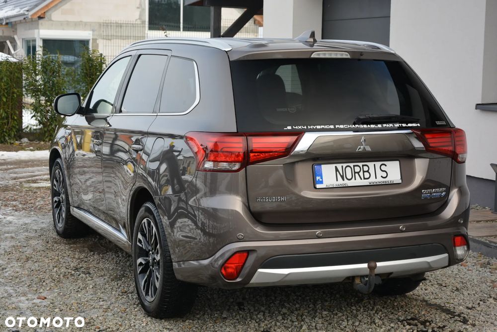 Mitsubishi Outlander 2.0 4WD Top - 4