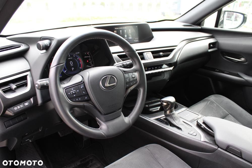 Lexus UX - 11