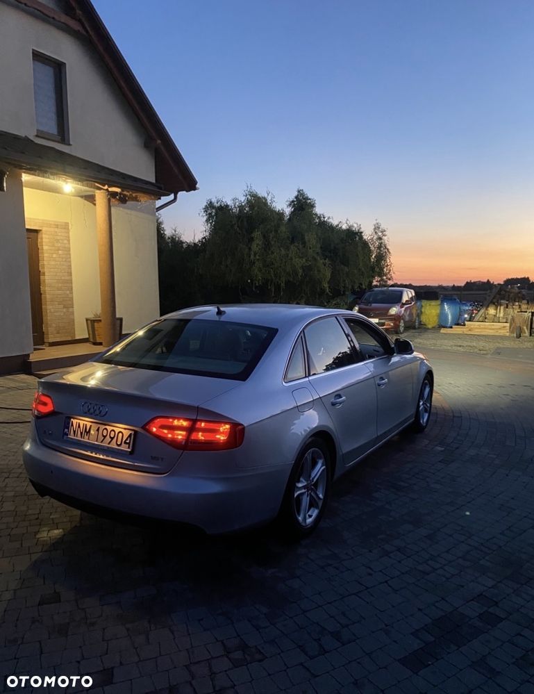 Audi A4 Limousine - 5