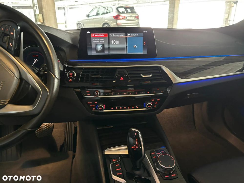 BMW Seria 5 530i Sport Line - 12