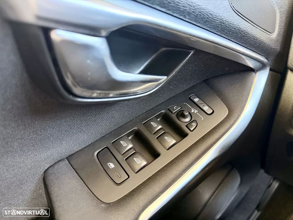 Volvo V40 2.0 D4 Momentum - 18