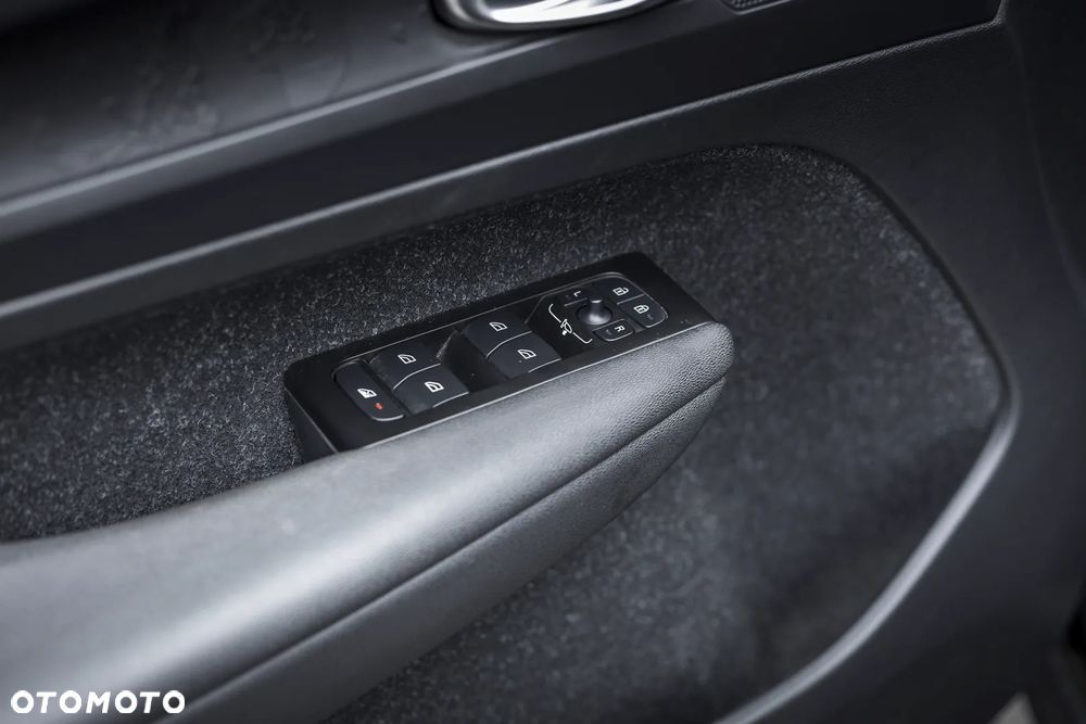 Volvo XC 40 T3 Momentum Core - 22