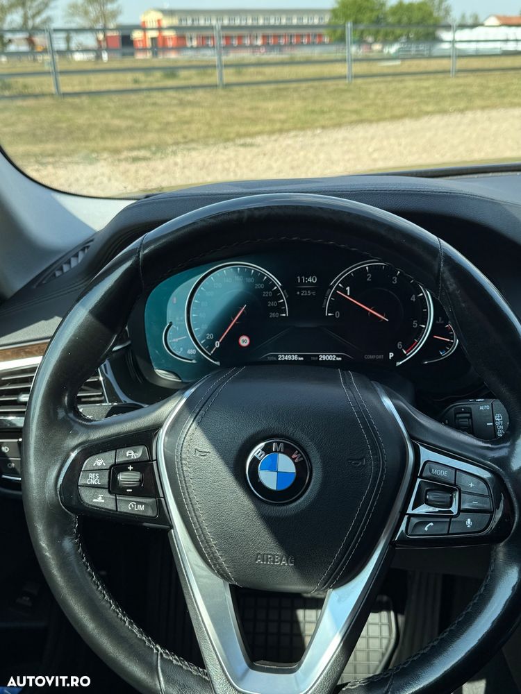 BMW Seria 5 520d Touring Aut. Luxury Line - 7