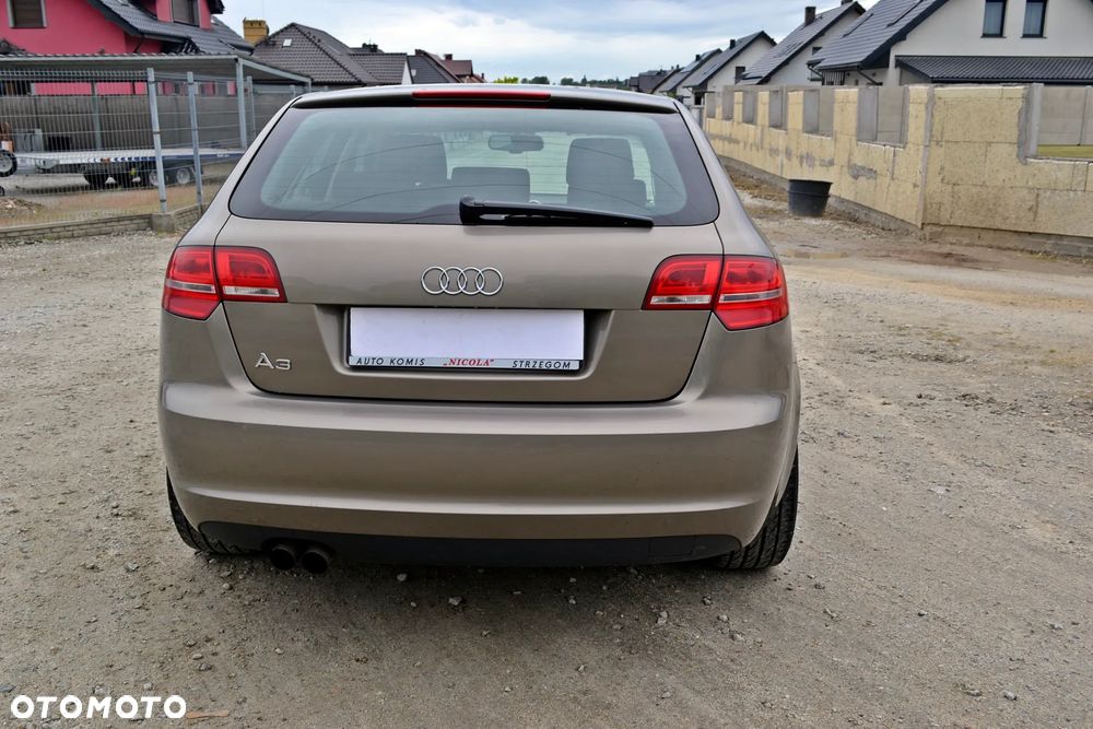 Audi A3 Sportback 1.8 TFSI Ambiente - 8