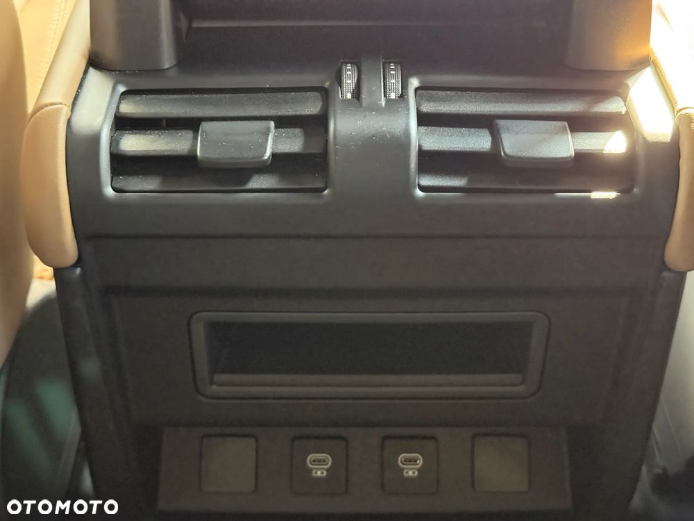 Land Rover Defender 3.0 D250 mHEV X-Dynamic HSE - 18