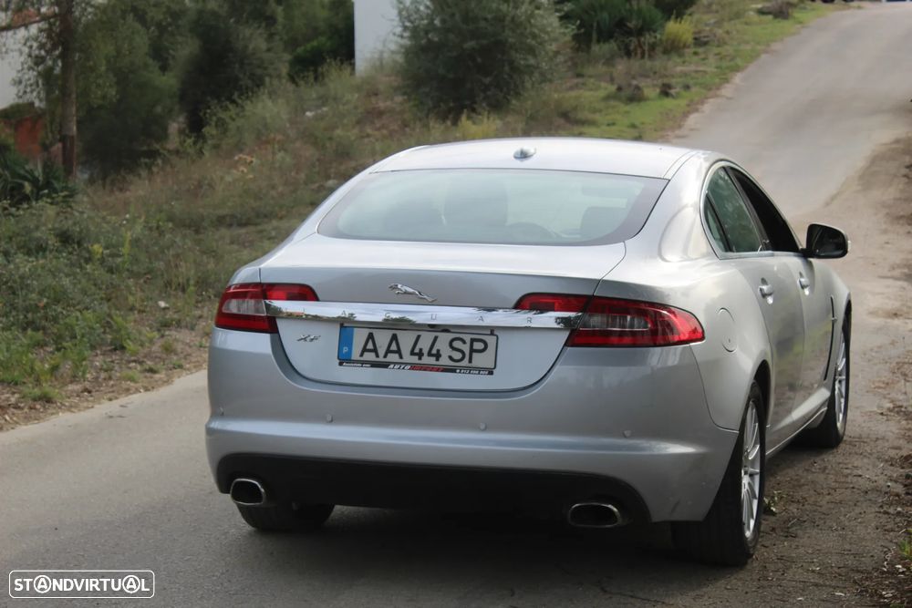 Jaguar XF 2.7 V6 Luxury — photo 3
