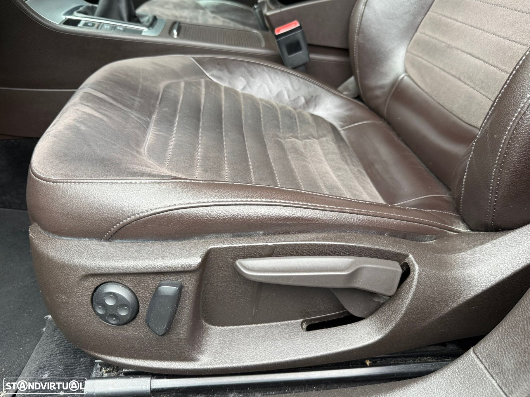 VW Passat Variant 1.6 TDI BlueMotion Highline - 11