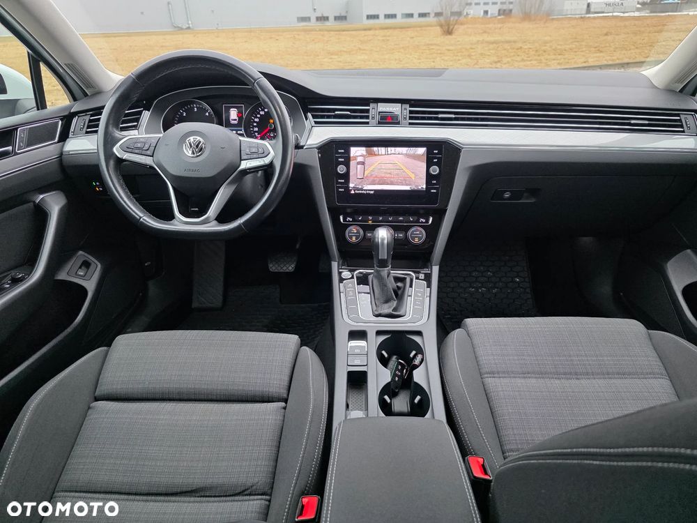 Volkswagen Passat 2.0 TDI SCR DSG Elegance - 9