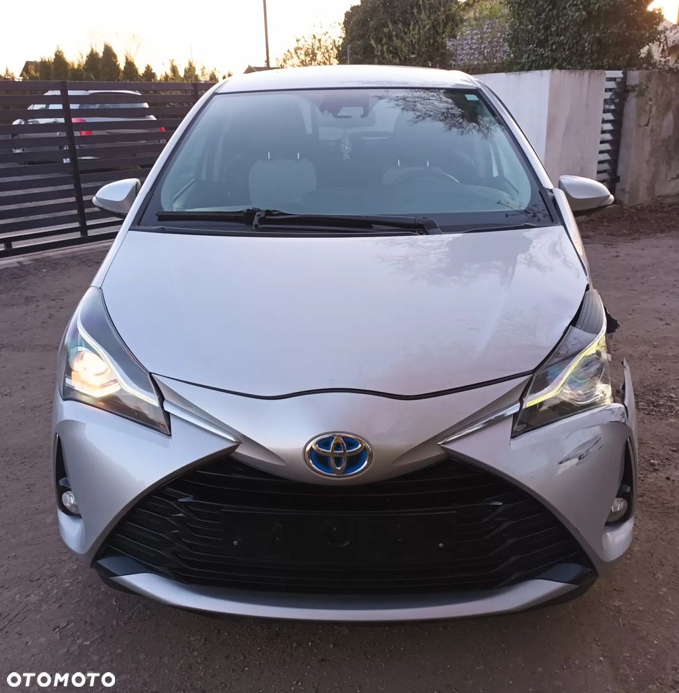 Toyota Yaris Hybrid 100 Active - 21