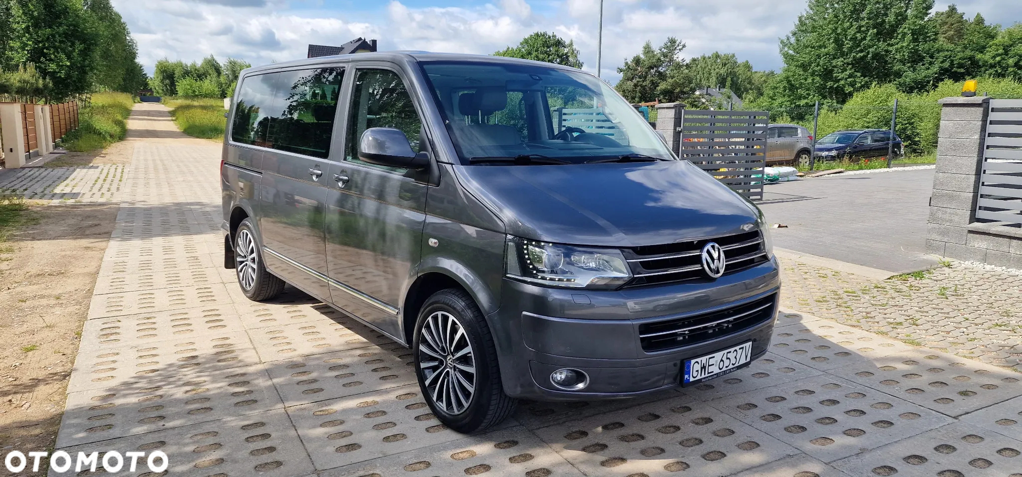 Volkswagen Multivan - 2