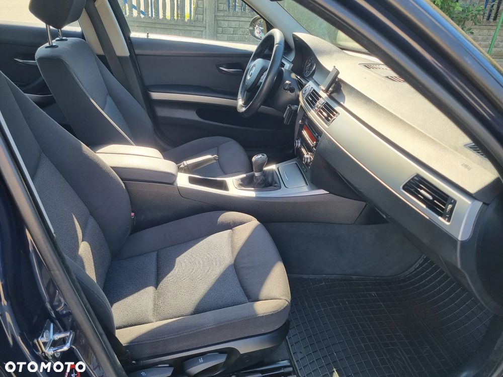 BMW Seria 3 318i Edition Exclusive - 21