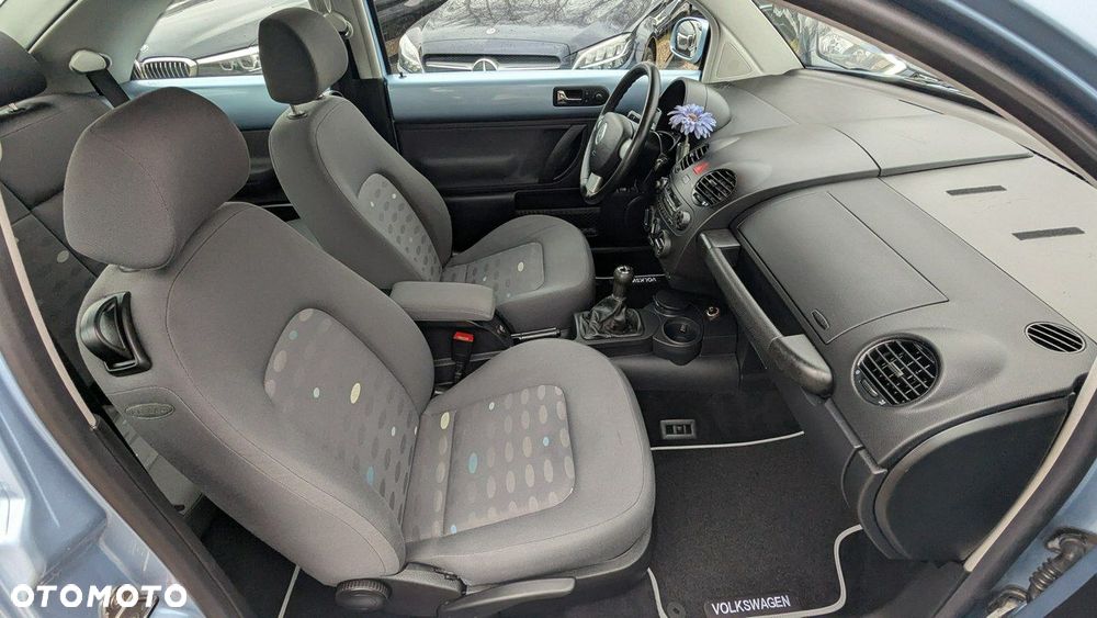 Volkswagen New Beetle - 16