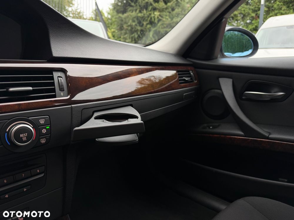 BMW Seria 3 320i Edition Exclusive - 29