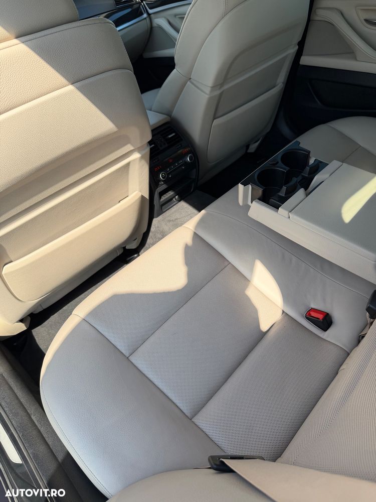 BMW Seria 5 525d xDrive AT - 10