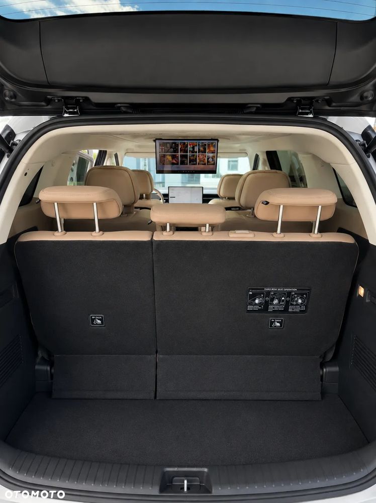 XPeng X9 110kWh Long Range Pro - 14