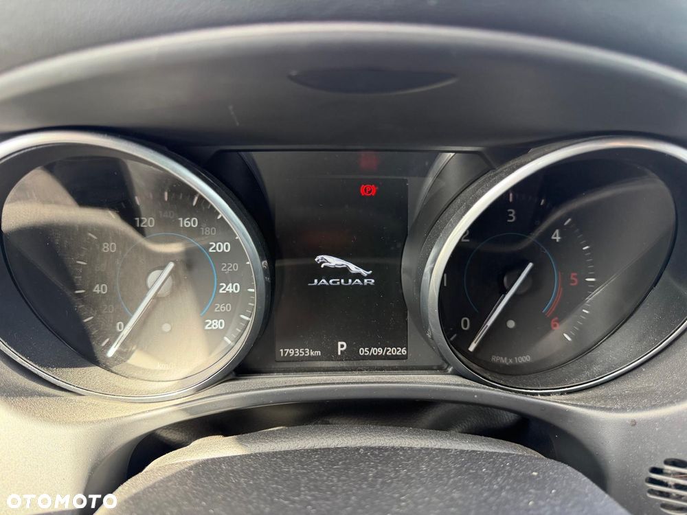 Jaguar XE 2.0 D R-Sport - 15