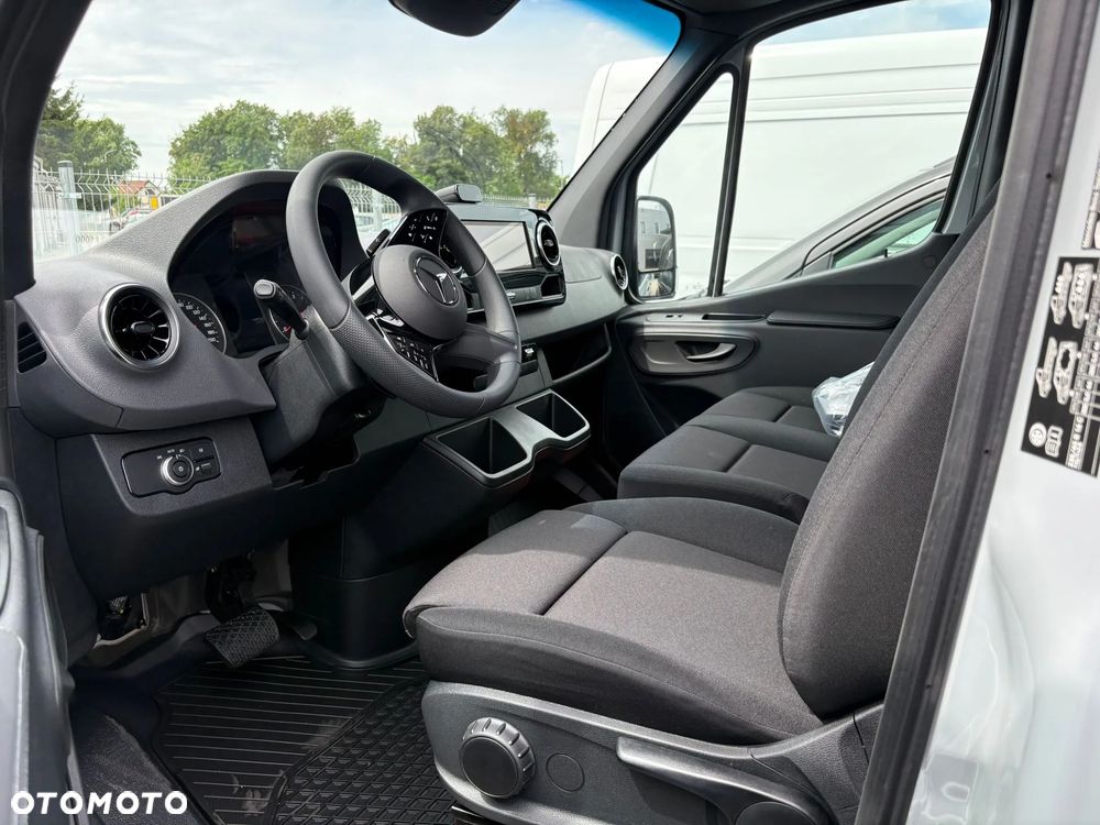 Mercedes-Benz Sprinter - 15