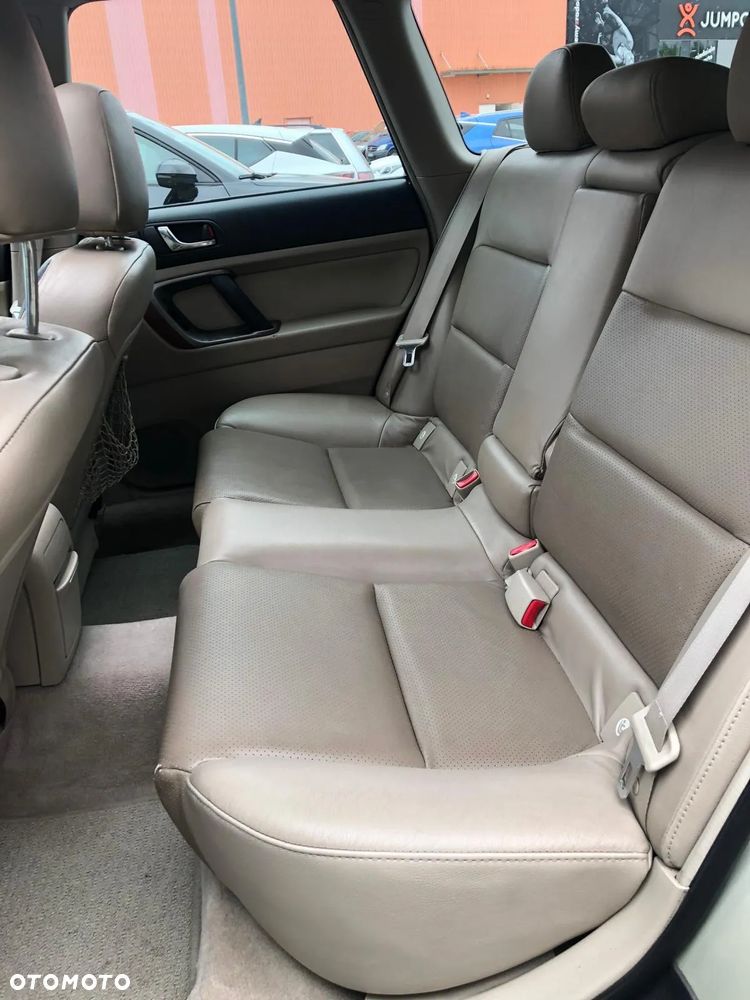 Subaru Outback 3.0 - 12