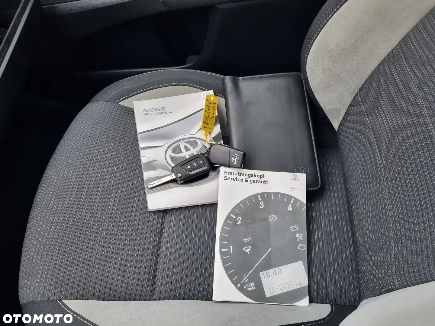 Toyota Avensis 1.8 Premium MS - 21