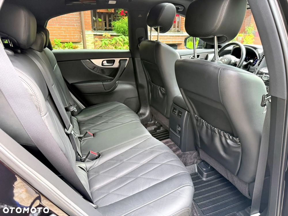 Infiniti QX70 - 22