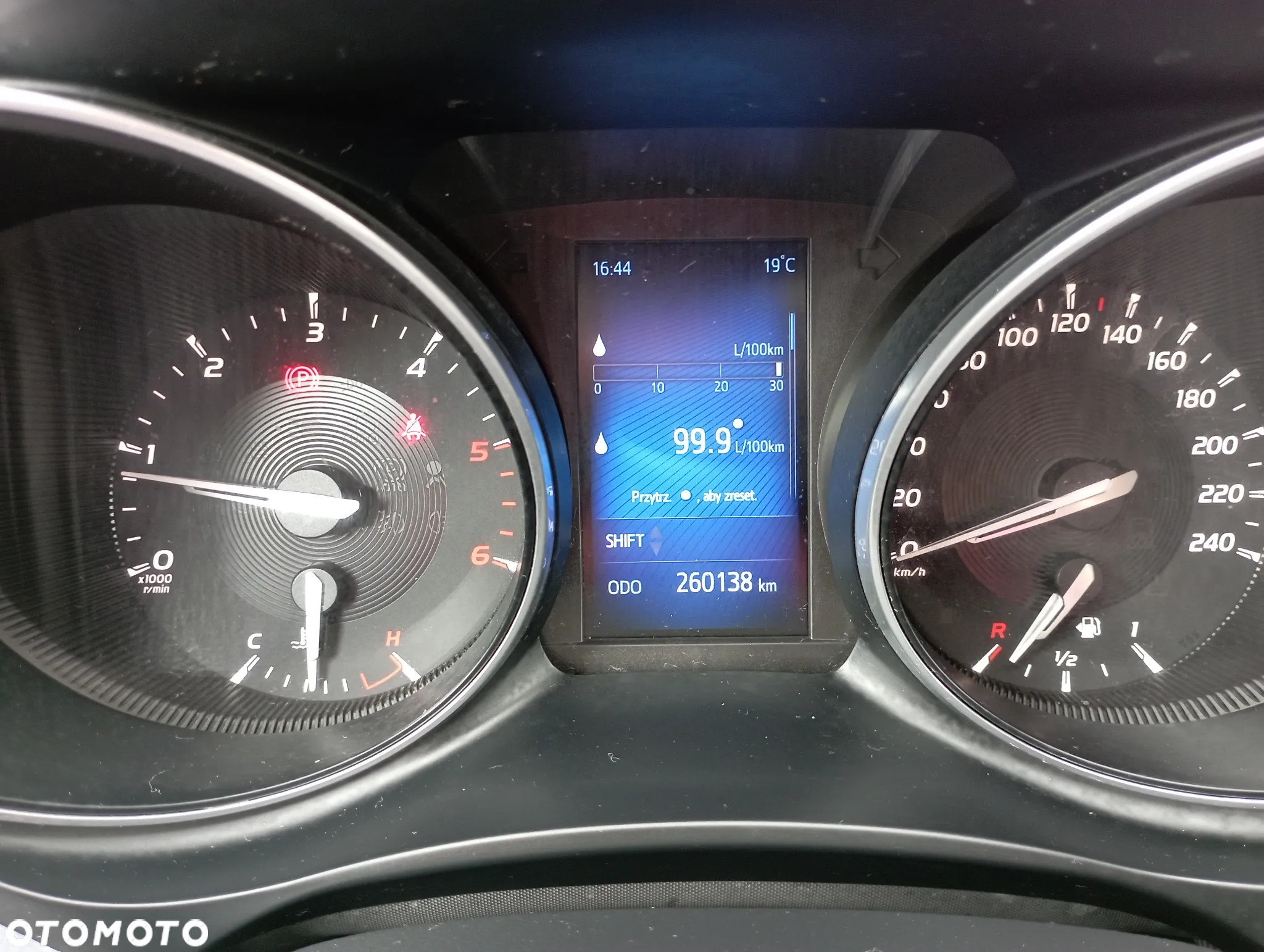Toyota Avensis 2.0 D-4D Premium - 13