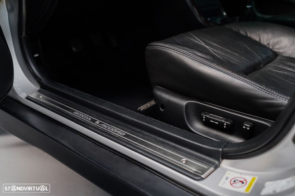 Honda Accord 2.0 ES - 24