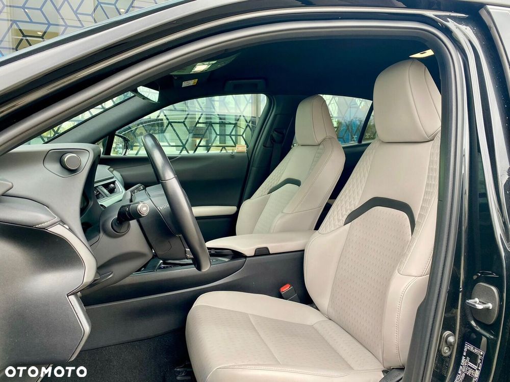 Lexus UX 250h GPF F Impression 2WD - 6