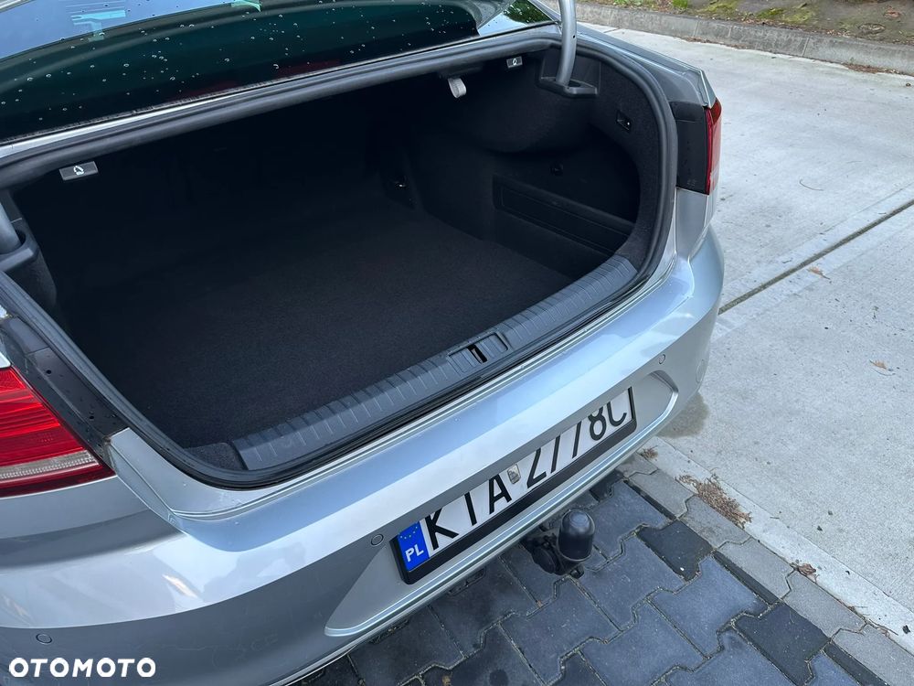 Volkswagen Passat - 28