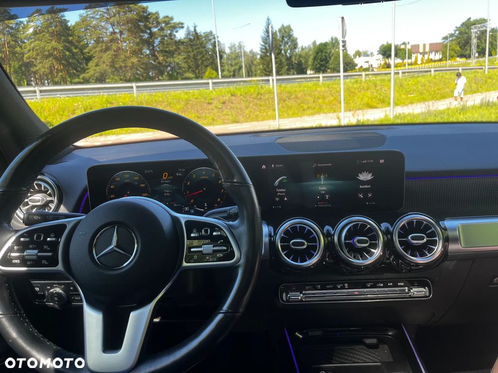 Mercedes-Benz GLB 250 4Matic 8G-DCT - 9