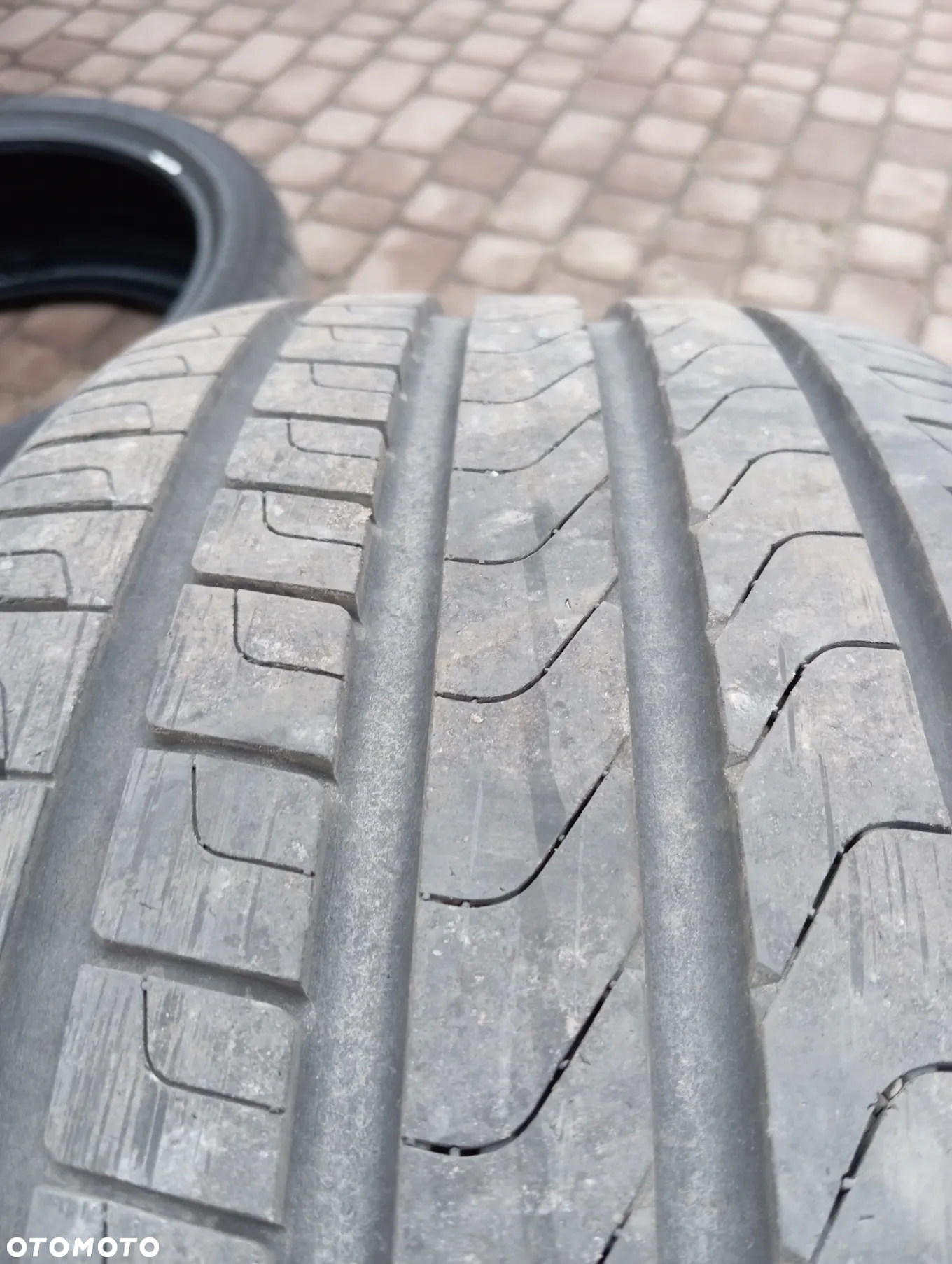 Pirelli lato 255/40/20 - 9
